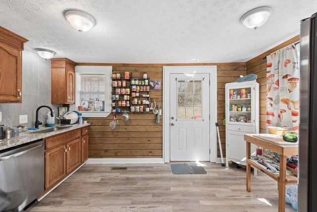 1725 Highway 52, E, Portland, TN 37148