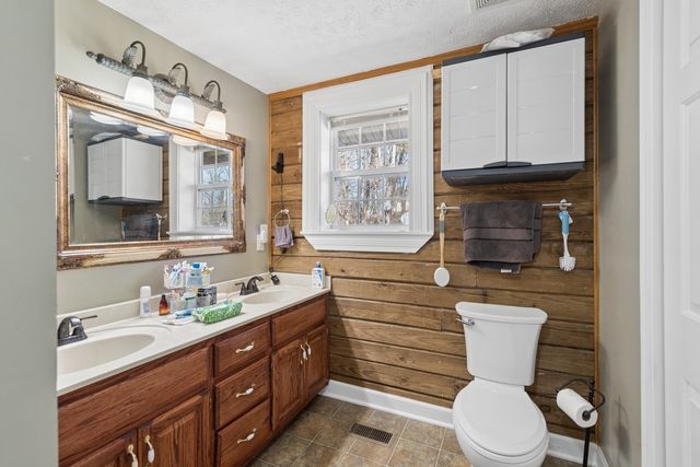 1725 Highway 52, E, Portland, TN 37148