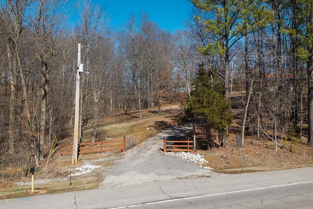 1725 Highway 52, E, Portland, TN 37148