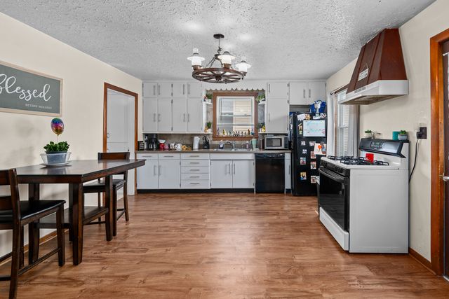 127 S Mississippi Street, Blue Grass, IA 52726