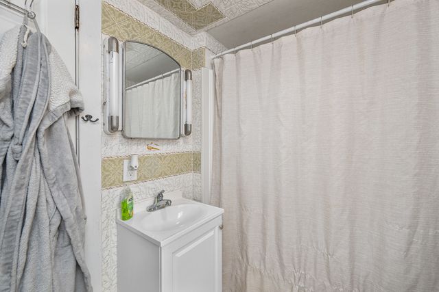 127 S Mississippi Street, Blue Grass, IA 52726