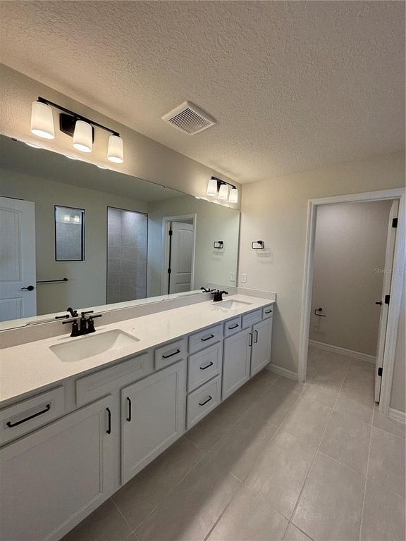 Image 13 of property listing at 6798 WILLOW VIEW AVENUE, Orlando, FL 32829