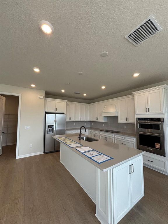 Image 6 of property listing at 6798 WILLOW VIEW AVENUE, Orlando, FL 32829