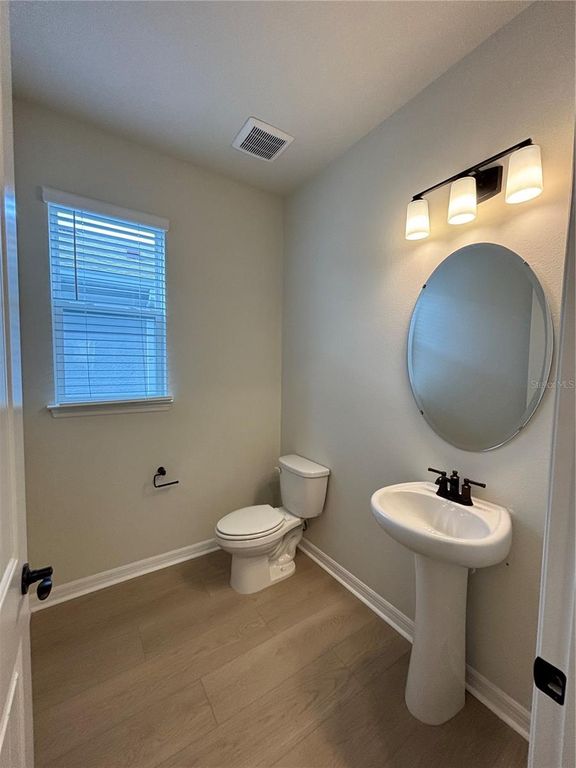 Image 10 of property listing at 6798 WILLOW VIEW AVENUE, Orlando, FL 32829