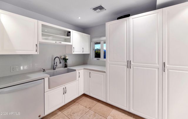 2323 E DEVONSHIRE Avenue, Phoenix, AZ 85016