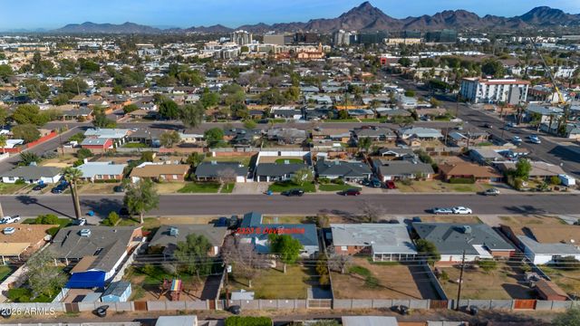 2323 E DEVONSHIRE Avenue, Phoenix, AZ 85016
