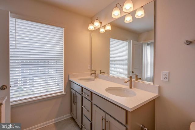 5059 SILVER OAK DR, Rosedale, MD 21237