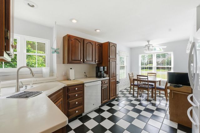 2418 Charleston Square, Chattanooga, TN 37421