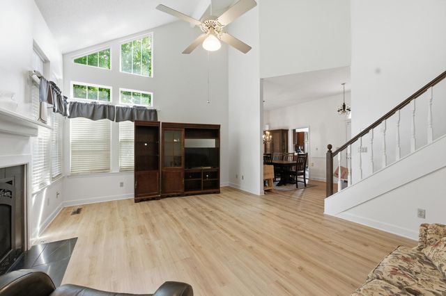 2418 Charleston Square, Chattanooga, TN 37421