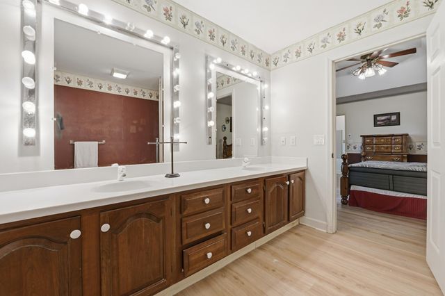 2418 Charleston Square, Chattanooga, TN 37421