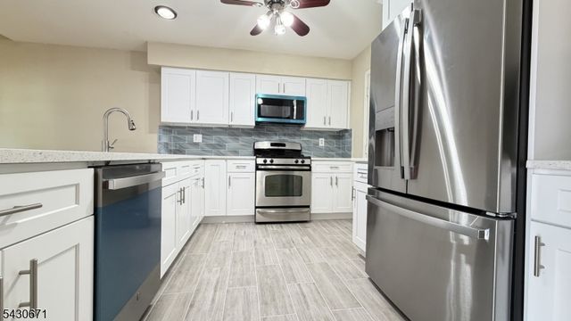 40 Whitby Cir, Franklin Twp., NJ 08873