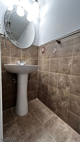 40 Whitby Cir, Franklin Twp., NJ 08873