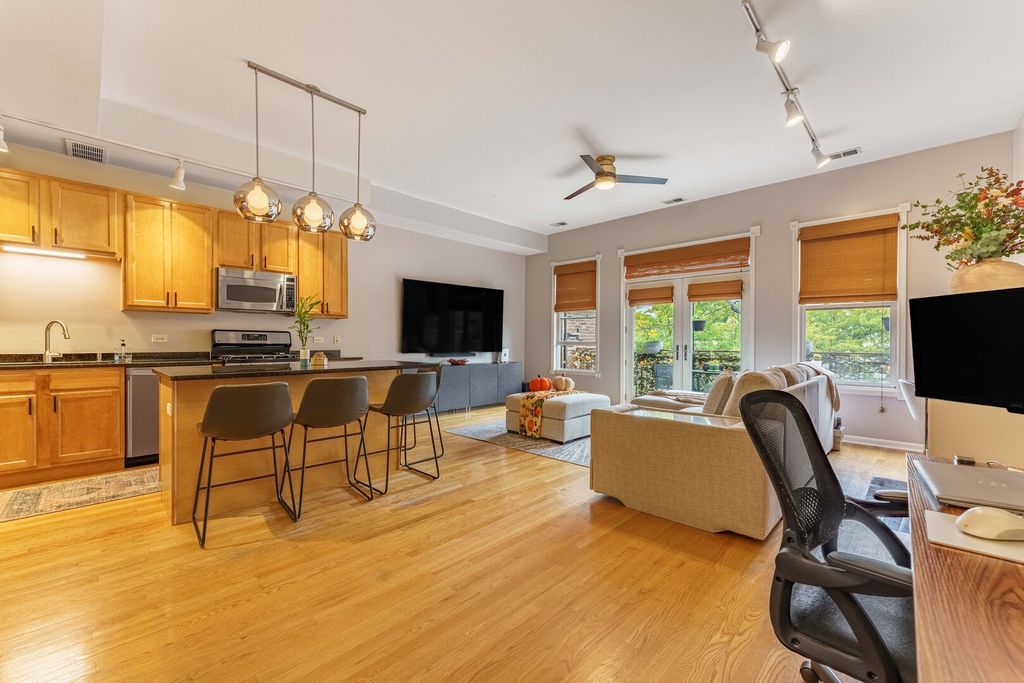 4806 N Milwaukee Avenue 2W, Chicago, IL 60630 — photo 2
