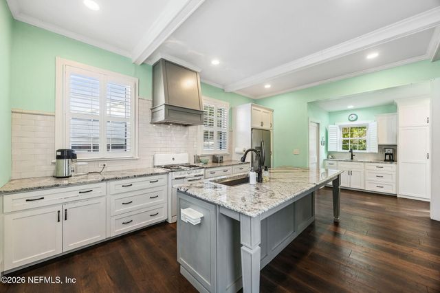 111 S 5TH Street, Fernandina Beach, FL 32034