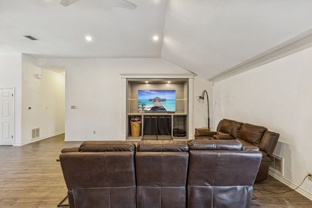 2915 Gainesborough Drive, Dallas, TX 75287