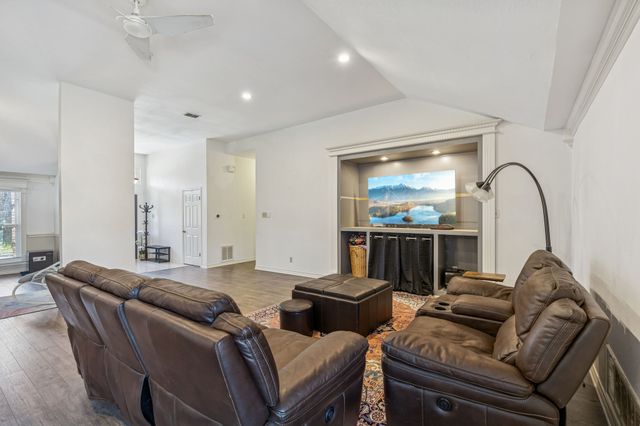 2915 Gainesborough Drive, Dallas, TX 75287