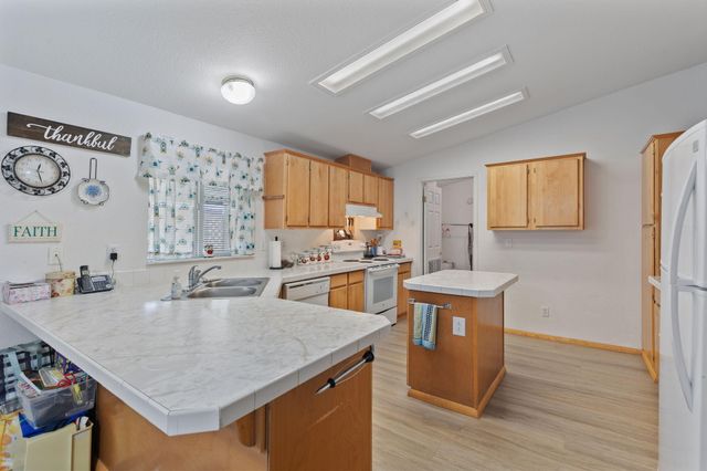 2398 Sasha Court, Grants Pass, OR 97527