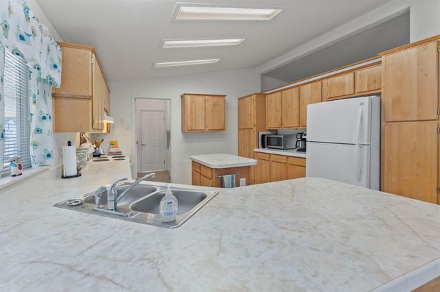 2398 Sasha Court, Grants Pass, OR 97527