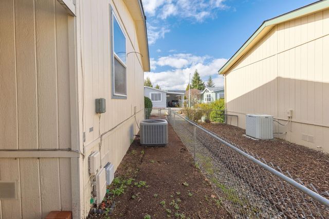 2398 Sasha Court, Grants Pass, OR 97527