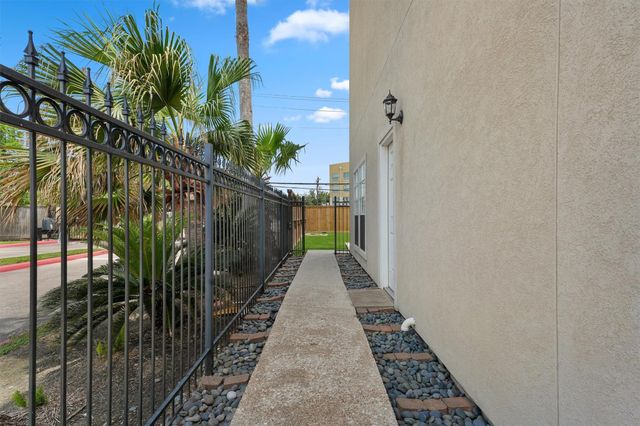 6107 S Arrowana Lane, Houston, TX 77036