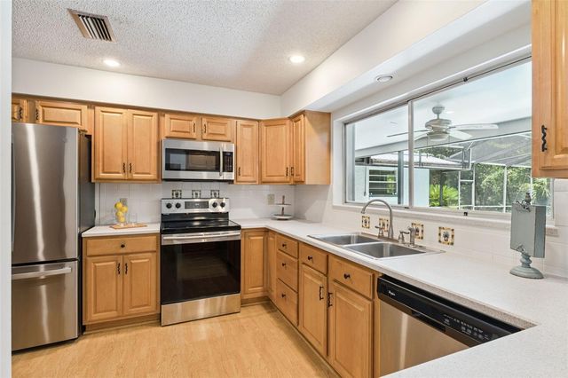 211 HICKORY DRIVE, Longwood, FL 32779