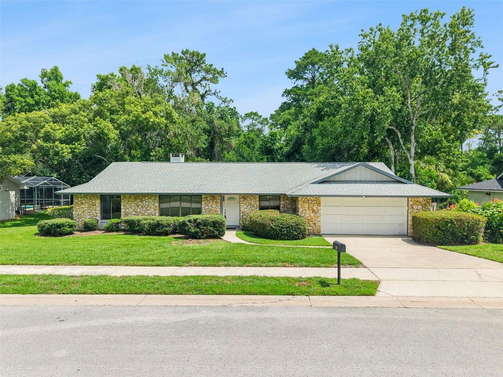 Image 1 of property listing at 211 HICKORY DRIVE, Longwood, FL 32779