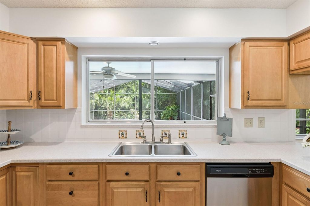 Image 22 of property listing at 211 HICKORY DRIVE, Longwood, FL 32779