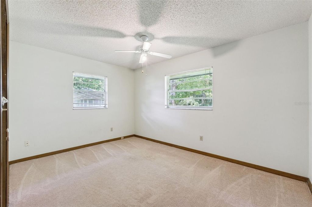 Image 26 of property listing at 211 HICKORY DRIVE, Longwood, FL 32779