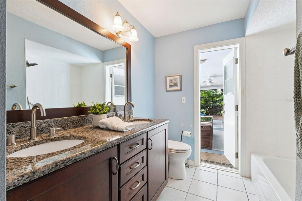 Image 29 of property listing at 211 HICKORY DRIVE, Longwood, FL 32779