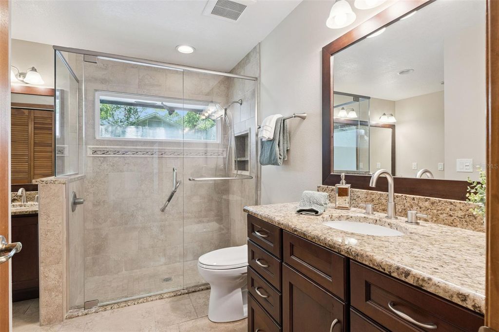 Image 30 of property listing at 211 HICKORY DRIVE, Longwood, FL 32779