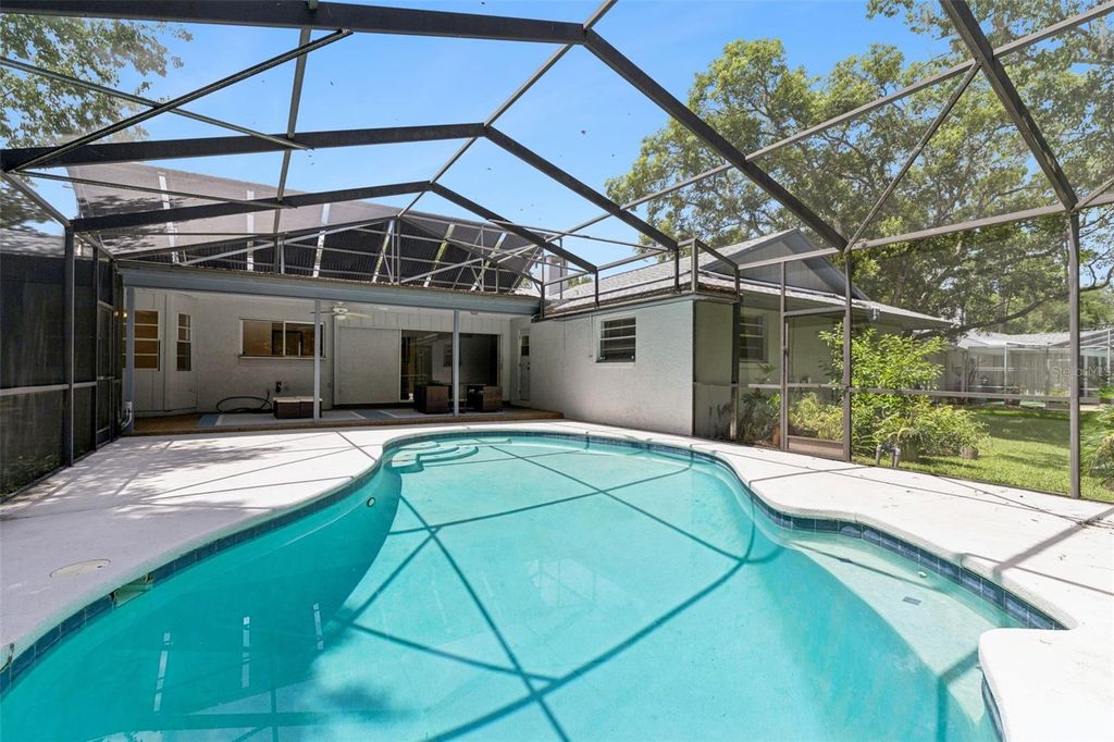 Image 36 of property listing at 211 HICKORY DRIVE, Longwood, FL 32779
