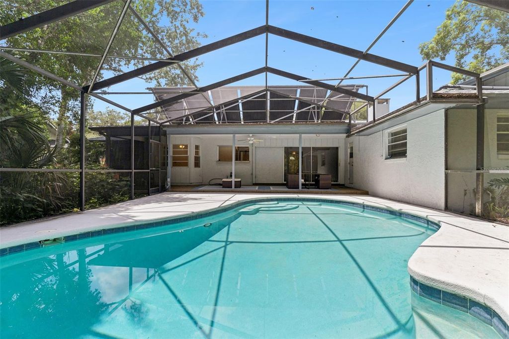 Image 37 of property listing at 211 HICKORY DRIVE, Longwood, FL 32779