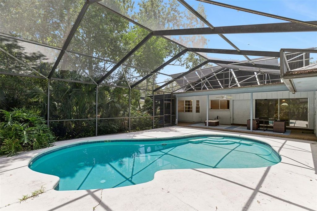 Image 38 of property listing at 211 HICKORY DRIVE, Longwood, FL 32779
