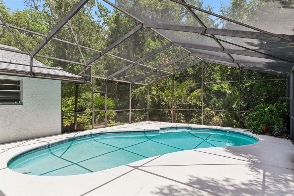 Image 39 of property listing at 211 HICKORY DRIVE, Longwood, FL 32779