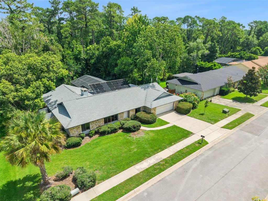 Image 47 of property listing at 211 HICKORY DRIVE, Longwood, FL 32779
