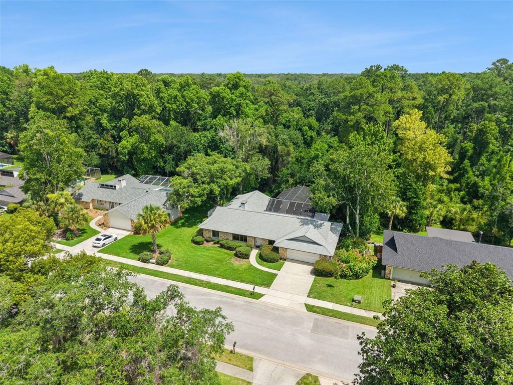 Image 48 of property listing at 211 HICKORY DRIVE, Longwood, FL 32779