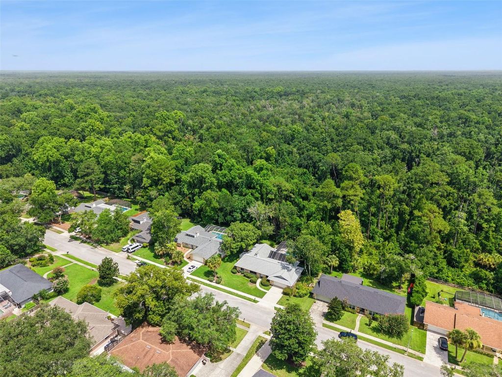 Image 49 of property listing at 211 HICKORY DRIVE, Longwood, FL 32779