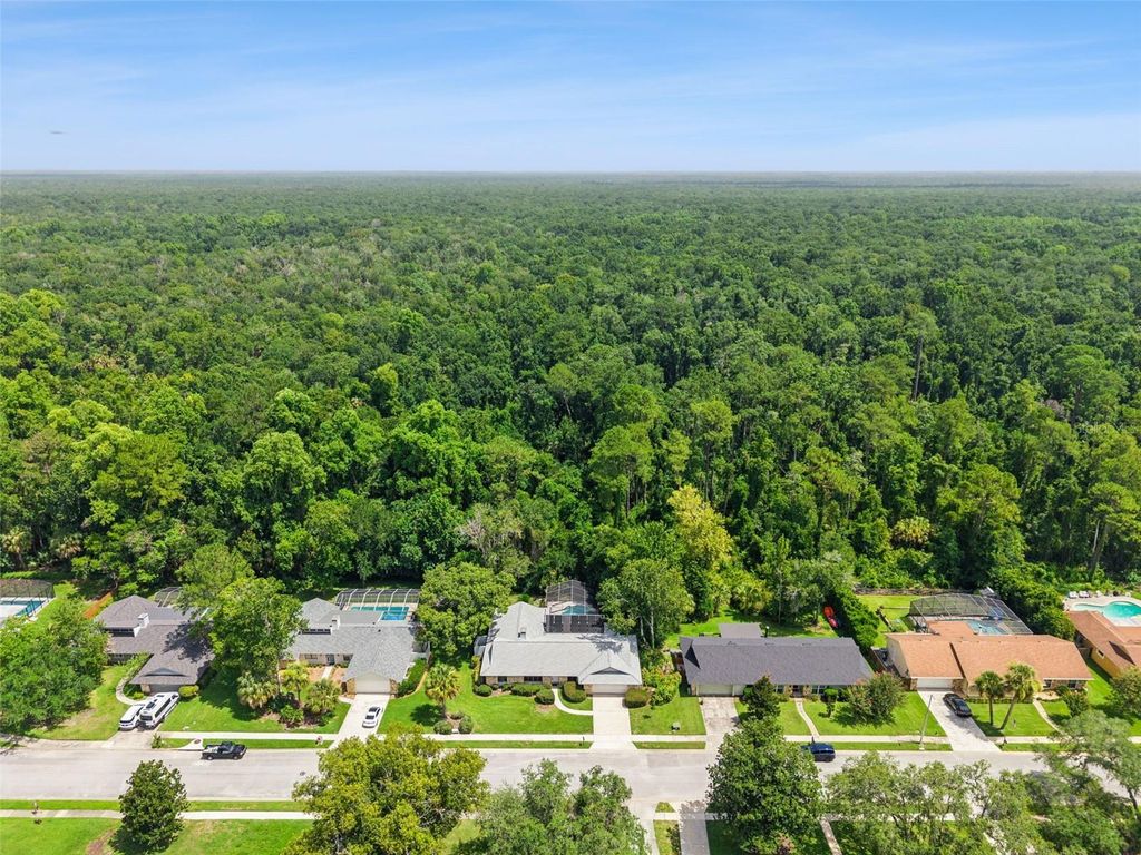 Image 50 of property listing at 211 HICKORY DRIVE, Longwood, FL 32779