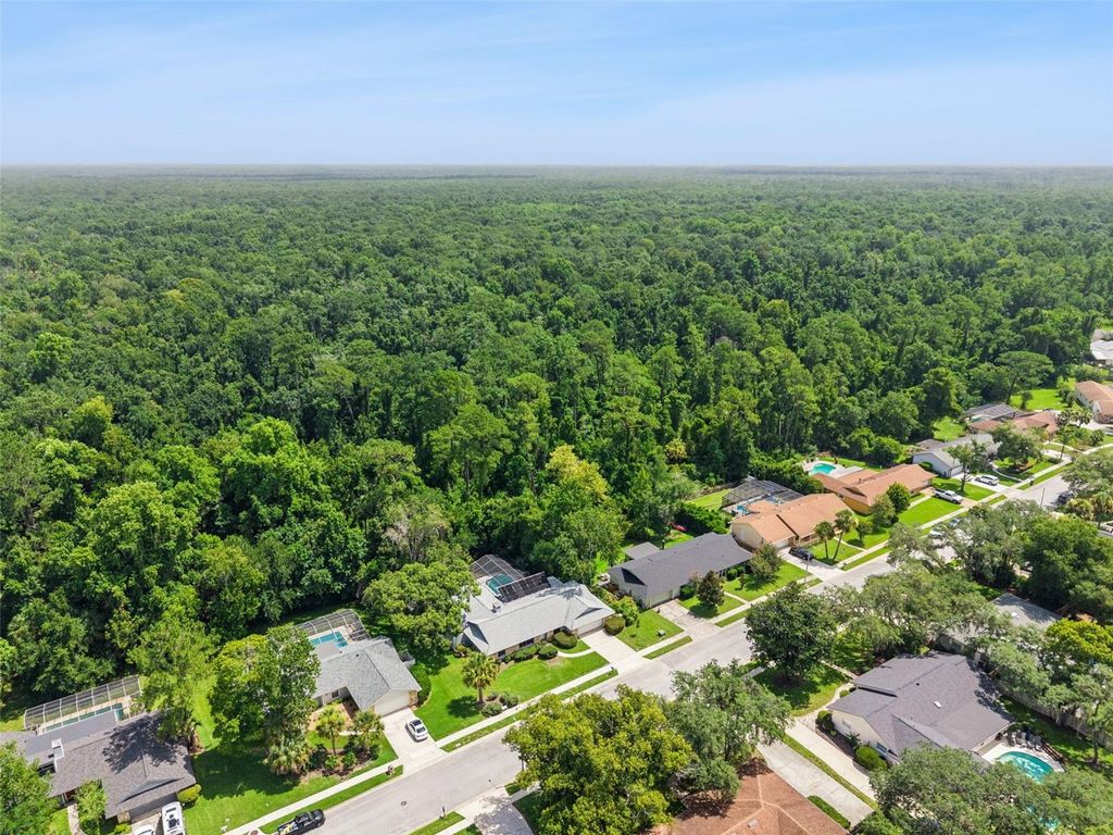Image 52 of property listing at 211 HICKORY DRIVE, Longwood, FL 32779