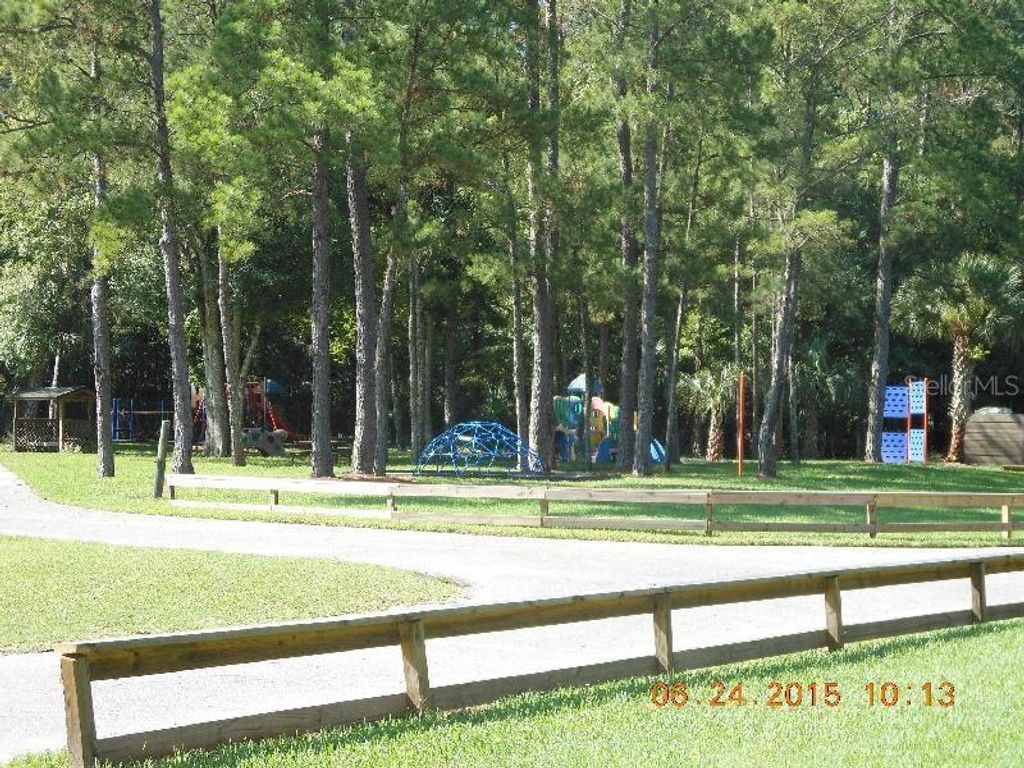 Image 56 of property listing at 211 HICKORY DRIVE, Longwood, FL 32779
