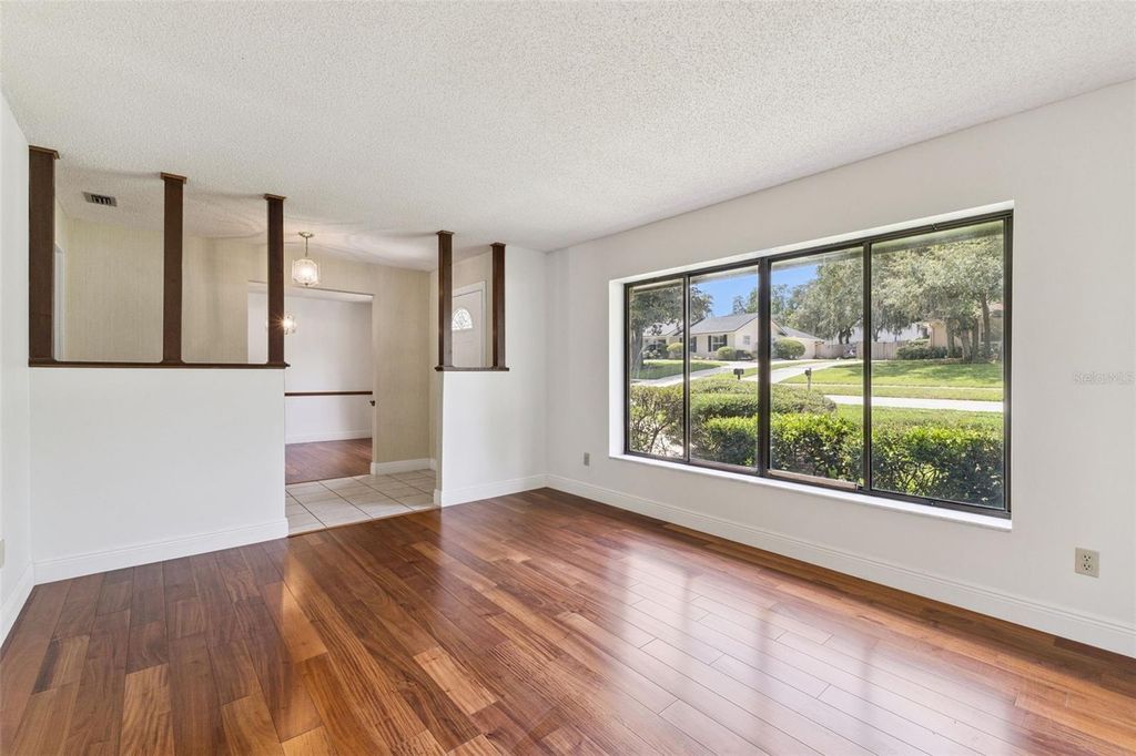 Image 8 of property listing at 211 HICKORY DRIVE, Longwood, FL 32779
