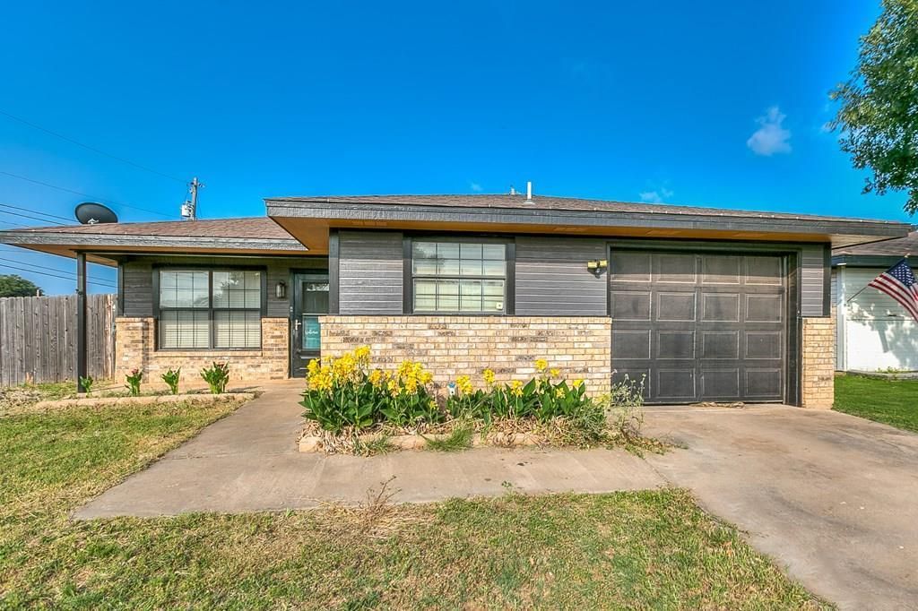 Image 2 of property listing at 3101 Grove Dr, San Angelo, TX 76903