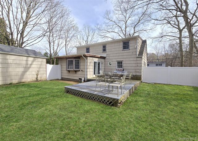 15 Wrana Street, Medford, NY 11763