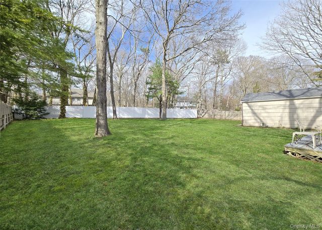 15 Wrana Street, Medford, NY 11763