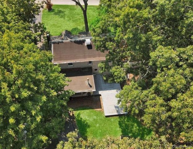 15 Wrana Street, Medford, NY 11763