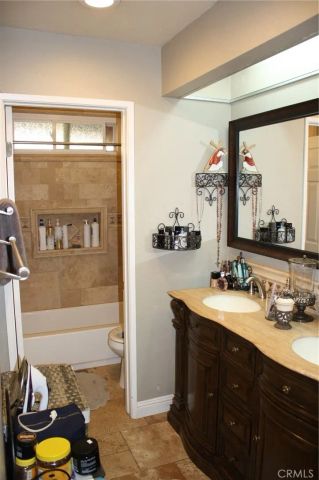 187 Mistletoe Drive, Corona, CA 92879