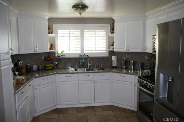 187 Mistletoe Drive, Corona, CA 92879