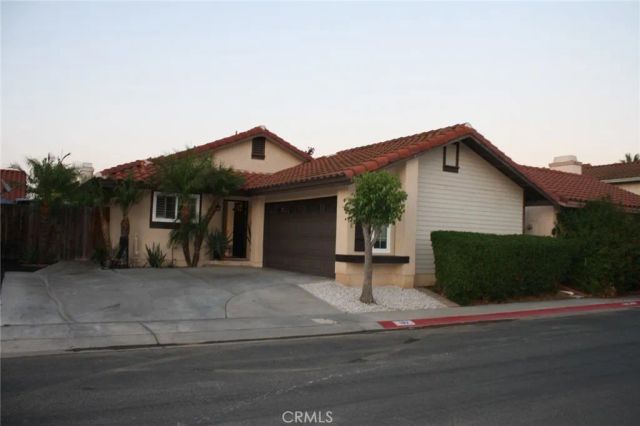 187 Mistletoe Drive, Corona, CA 92879