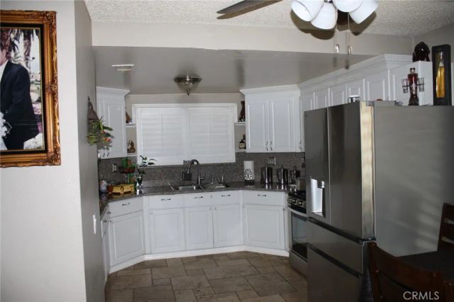 187 Mistletoe Drive, Corona, CA 92879