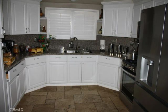 187 Mistletoe Drive, Corona, CA 92879
